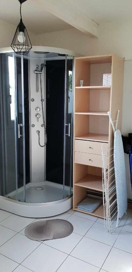 Le Barcares Logement Climatise Pour 6 Personnes, Draps Et Serviettes Non Fournis Air-Conditioned Accommodation For 6 People, Sheets And Towels Not Provided Alojamiento Con Aire Acondicionado Para 6 Personas, Sabanas Y Toallas No Incluidas Exterior foto
